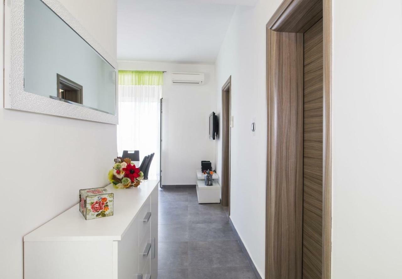 Apartment Stefania On The Beach Koromačno Exteriér fotografie